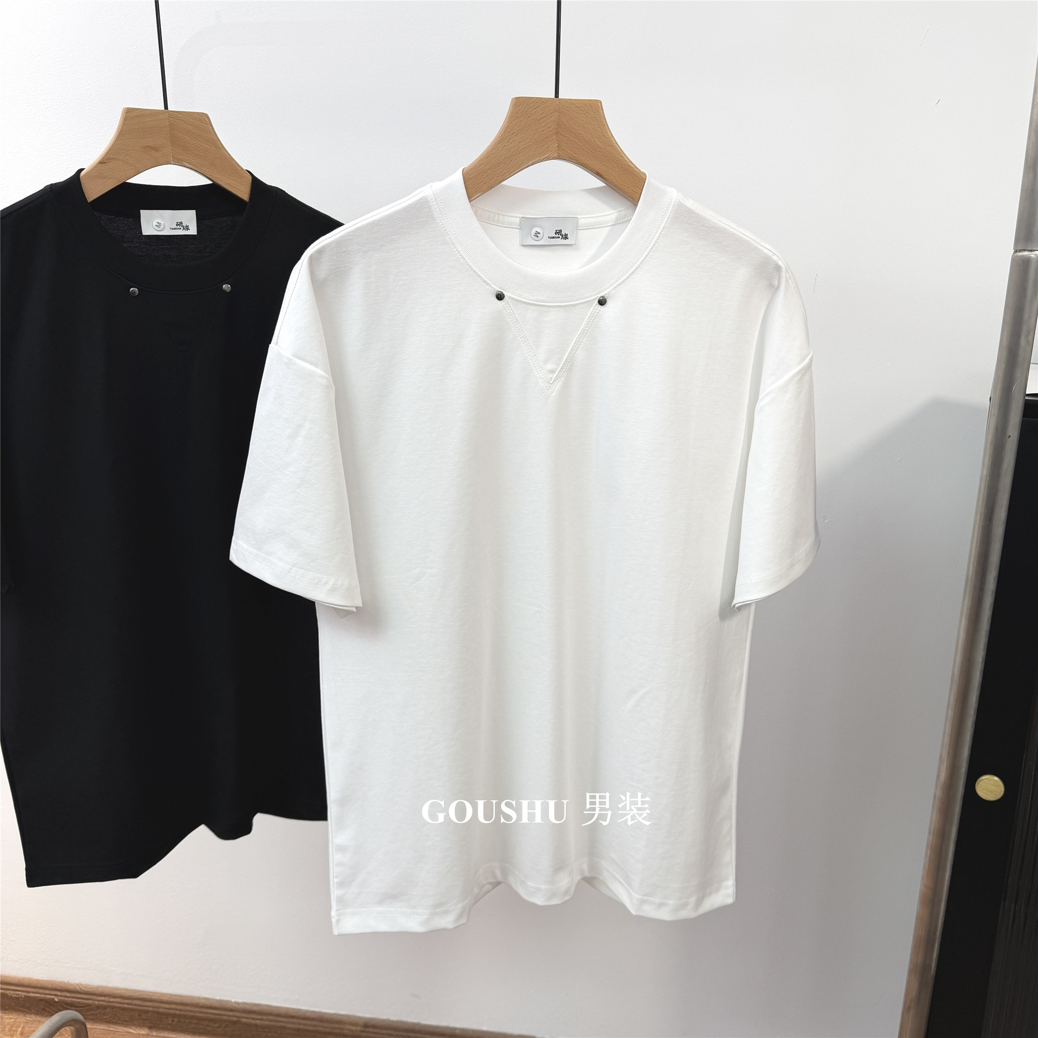 美式潮牌简约三角金属铆钉短袖T恤男士夏季时尚宽松百搭圆领上衣