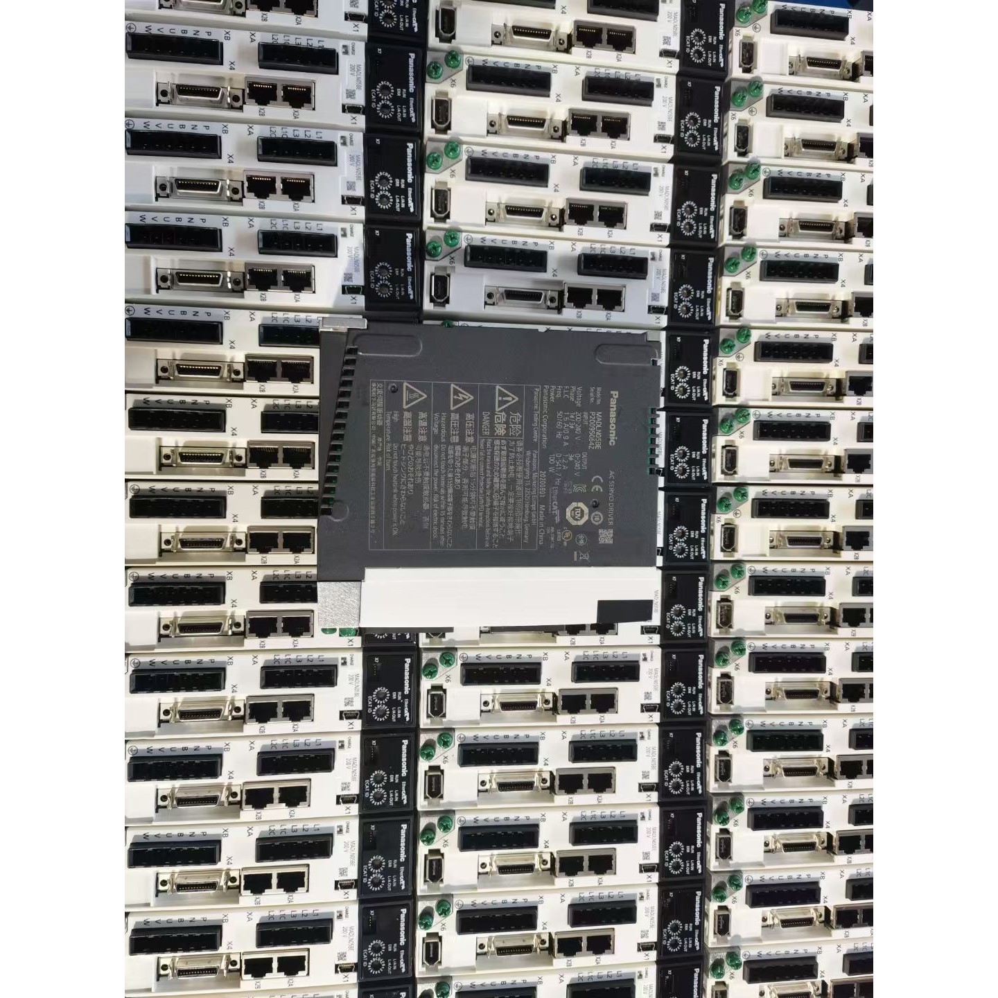 A6系列伺服驱动器MADLN05BE,搭配电机MHMF0议价产品