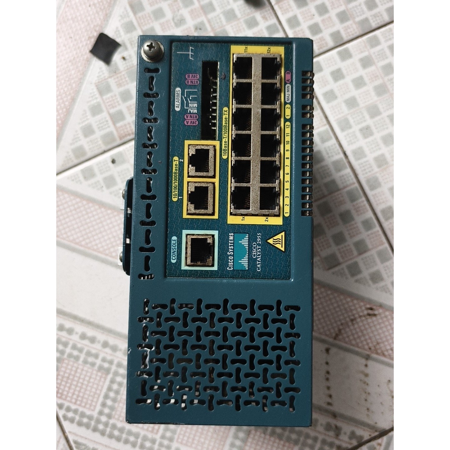 思科C2955T-12工业交换机,12个百兆电口+2个千兆电议价产品