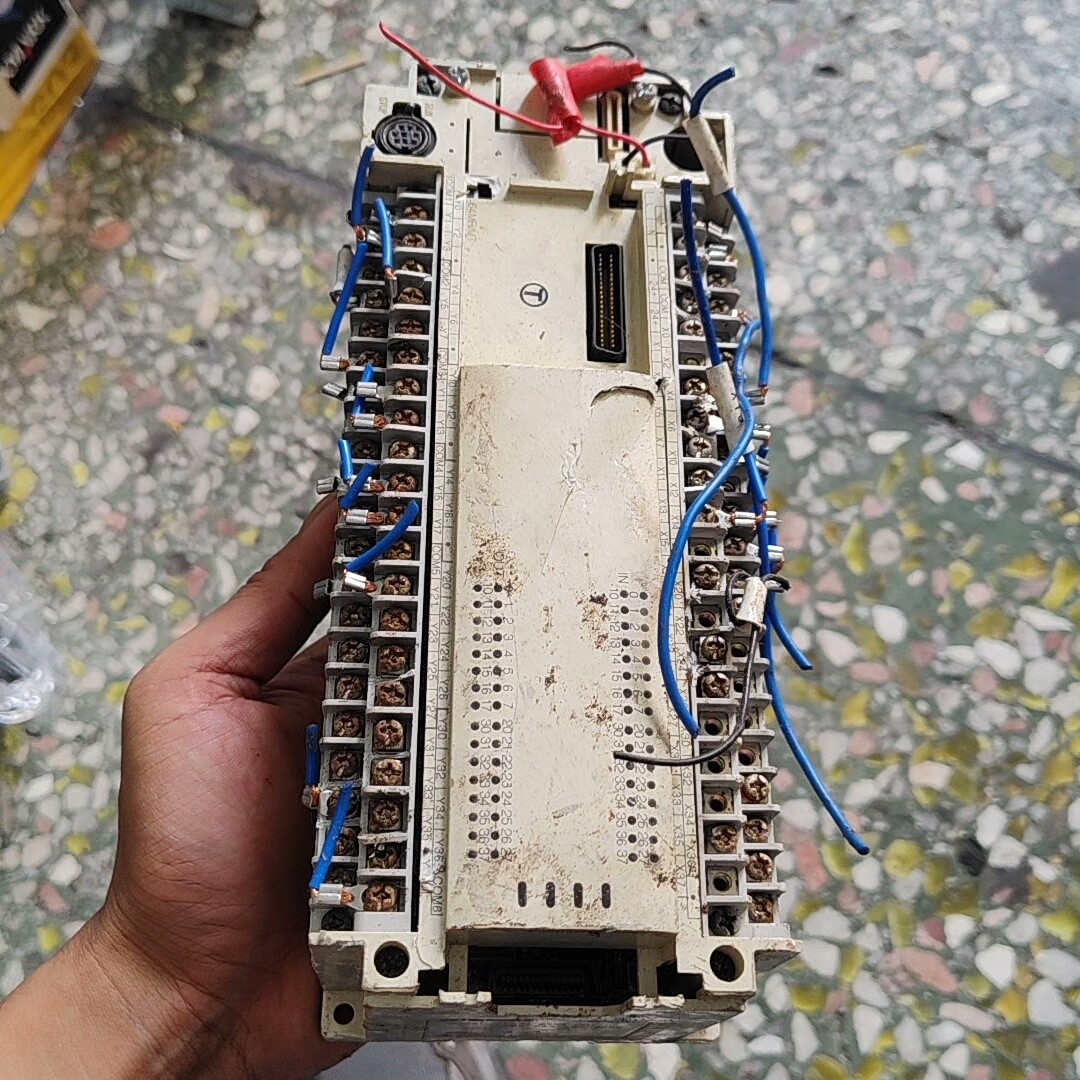 PLC FX2N-64MT-001,成色如图议价产品