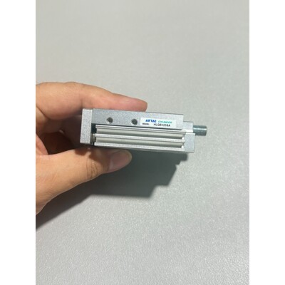 气缸HLQ8X20SA,原装,成色如图,功能完好.议价产品