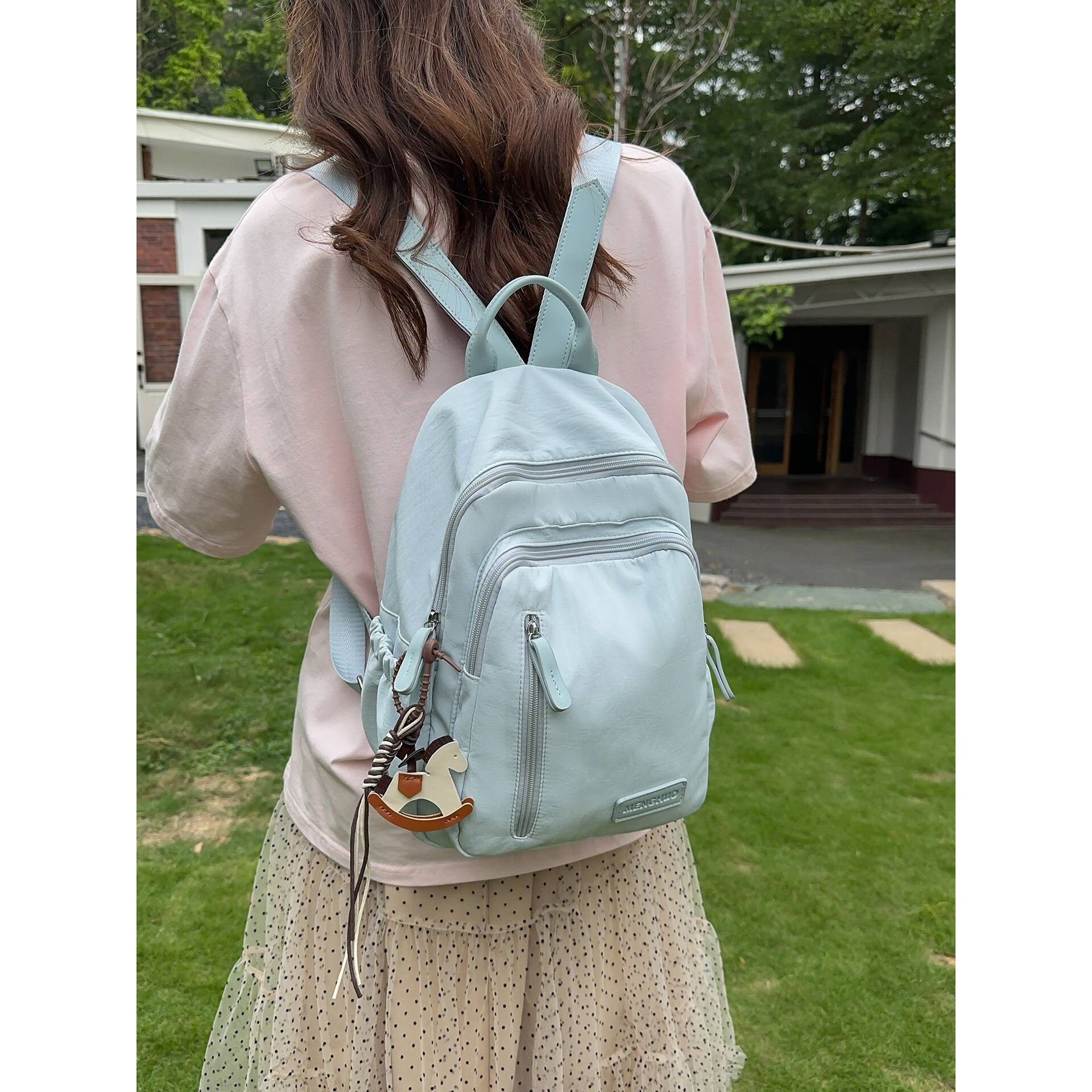 品牌新款纯色休闲双肩包女生书包户外登山背包多功能电脑包防泼水