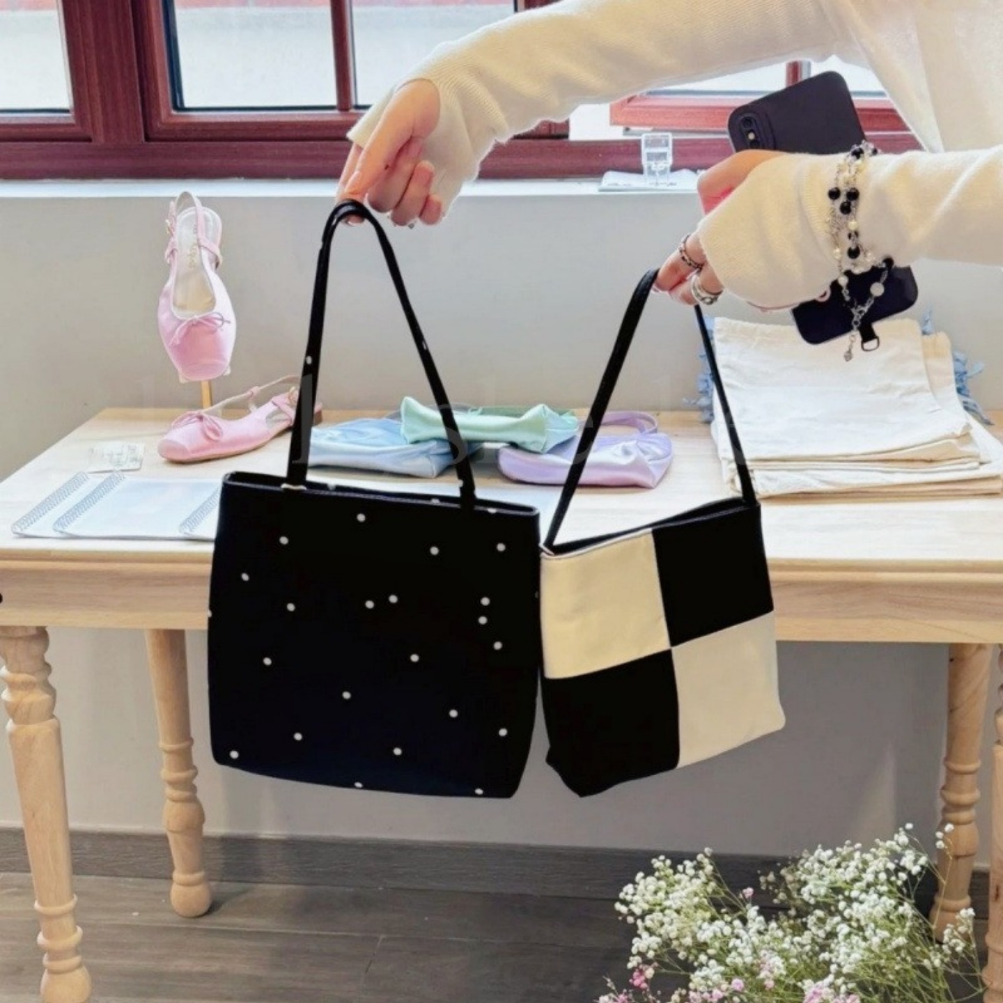 芭蕾风黑色波点缎面手提hai包包