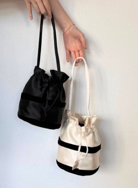 水桶包女黑白撞色单肩手提小香风小众高级感抽绳腋下hai缎面包包