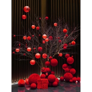 新年春节装饰店铺大厅布景毛线球灯笼树打卡拍照橱窗背景布置道具
