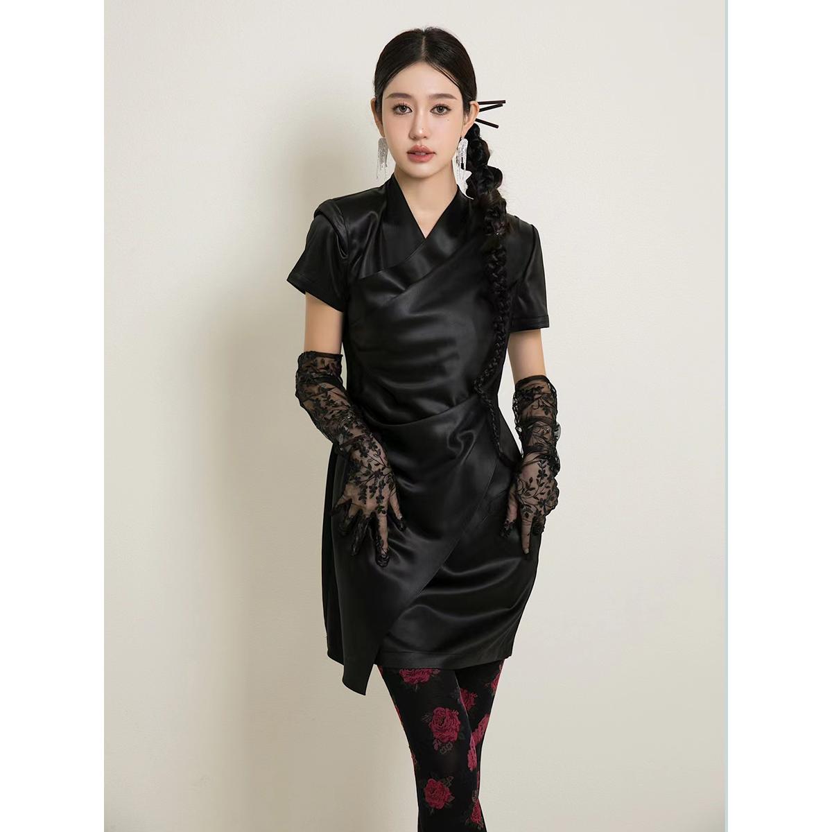 潮春季高级感女裙修身显身材2024