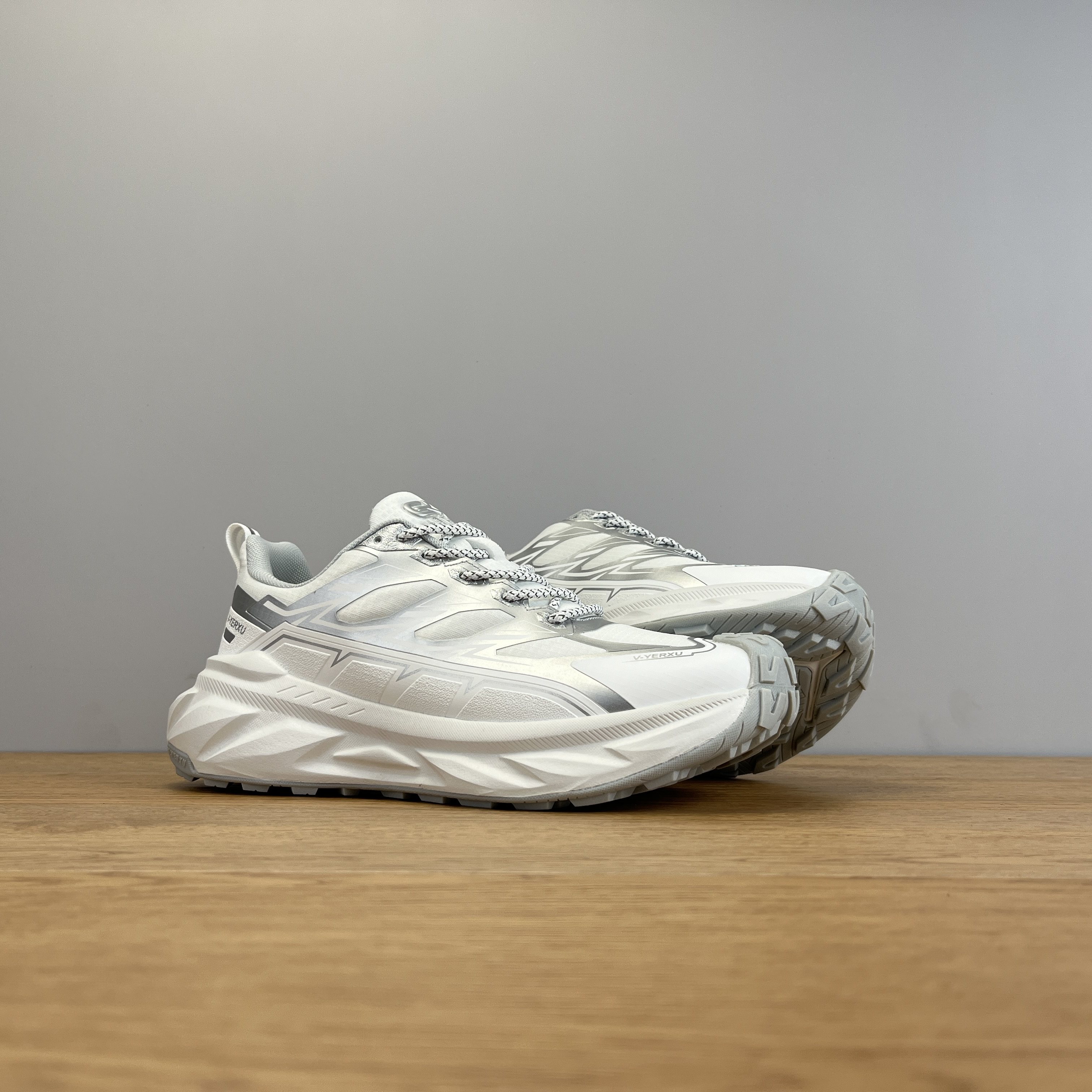 捡漏 好货 外贸出口高端户外休闲鞋男女款防滑透气通勤徒步越野鞋,流行男鞋,时尚休闲鞋,淘宝优惠券,粉丝福利购,淘宝优惠卷