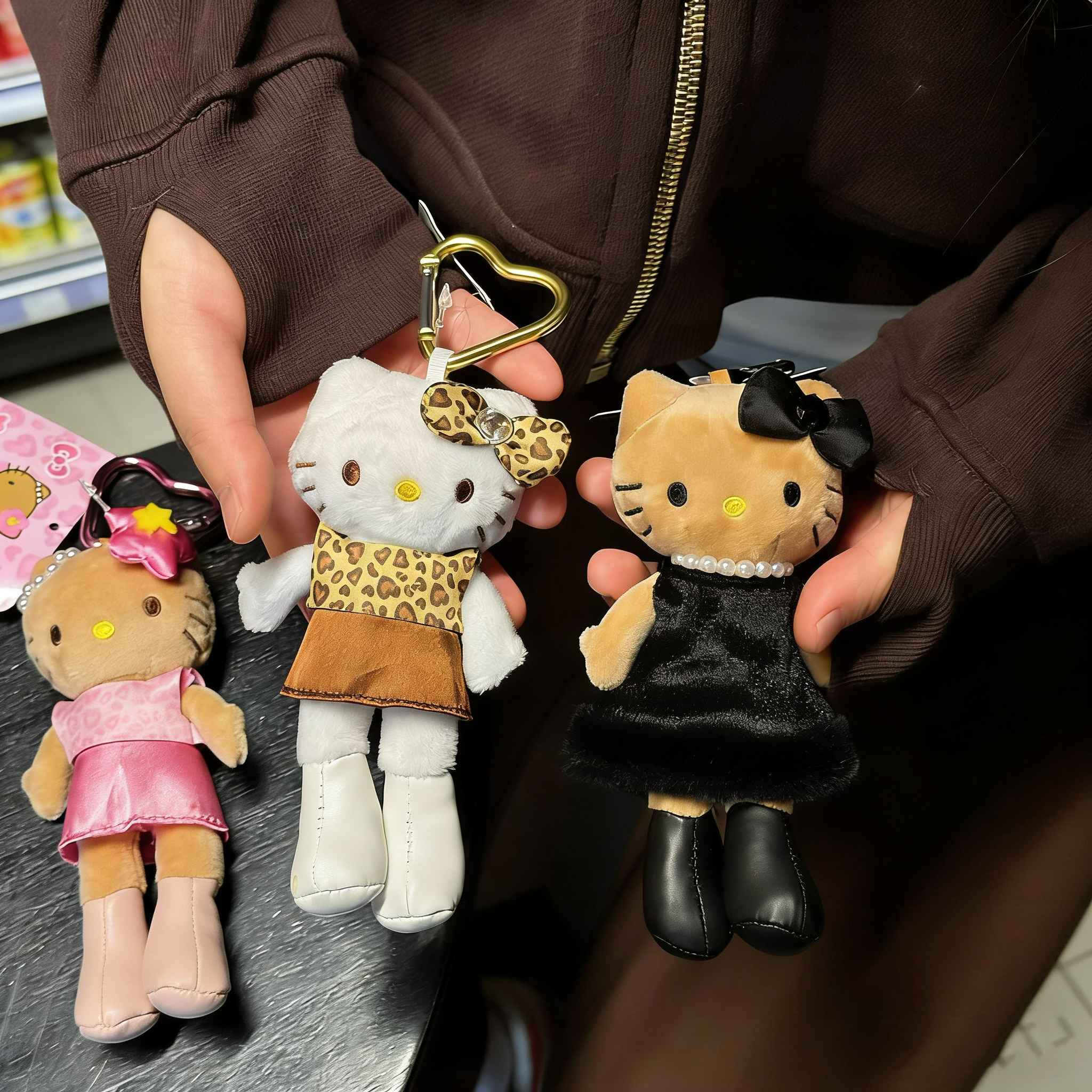 日本大长腿豹纹短裙Kitty毛绒黑皮kitty猫挂件学院kt玩偶包包挂饰