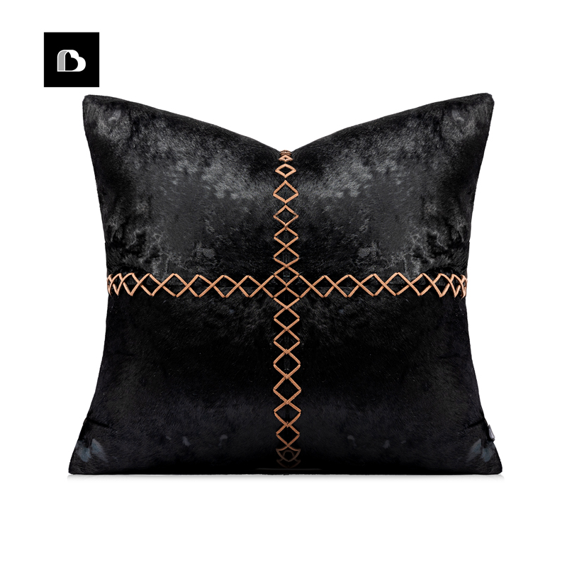 设计师轻奢咖色客厅沙发抱枕搭配