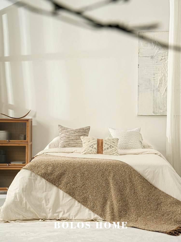 塞巴斯蒂安凌旭轻豪华经典样板房酒店卧室床旁软靠背