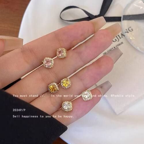 太闪了!超闪精致方形锆石耳钉女