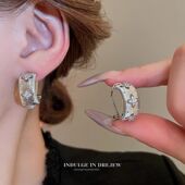 甜酷花朵螺纹耳钉女2024新款 耳环轻奢小众设计感耳饰 爆款