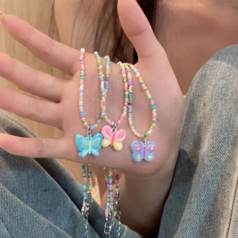 多巴胺~彩色串珠爱心蝴蝶吊坠项链2024年新款春夏季甜美ins锁骨链
