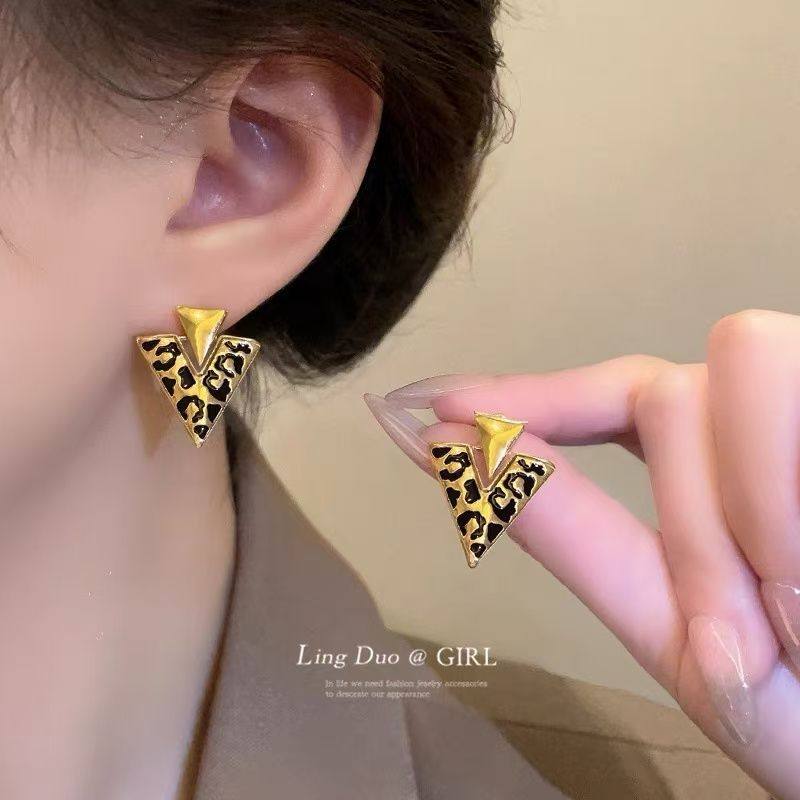 豹纹V字耳环女轻奢高级感耳坠2025新款爆款气质耳钉小众独特耳饰,饰品/流行首饰/时尚饰品新,耳环,淘宝优惠券,粉丝福利购,淘宝优惠卷