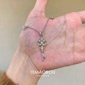 洗澡不掉色 share鸢尾花钥匙吊坠项链复古小众设计毛衣链配饰