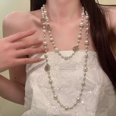 法式矜贵小香风山茶花珍珠项链长款轻奢叠戴宴会礼服配饰