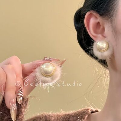 暖咖华章~法式珍珠耳钉女毛茸茸毛绒耳环气质小众独特漂亮耳饰
