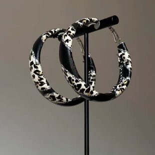 飒爽拽姐!皮质黑白豹纹耳圈大圆圈耳环女高级感显脸小耳饰百搭款