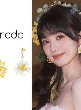 田曦薇同款黄色不对称小雏菊耳夹女2026新款元气少女可爱耳环耳饰