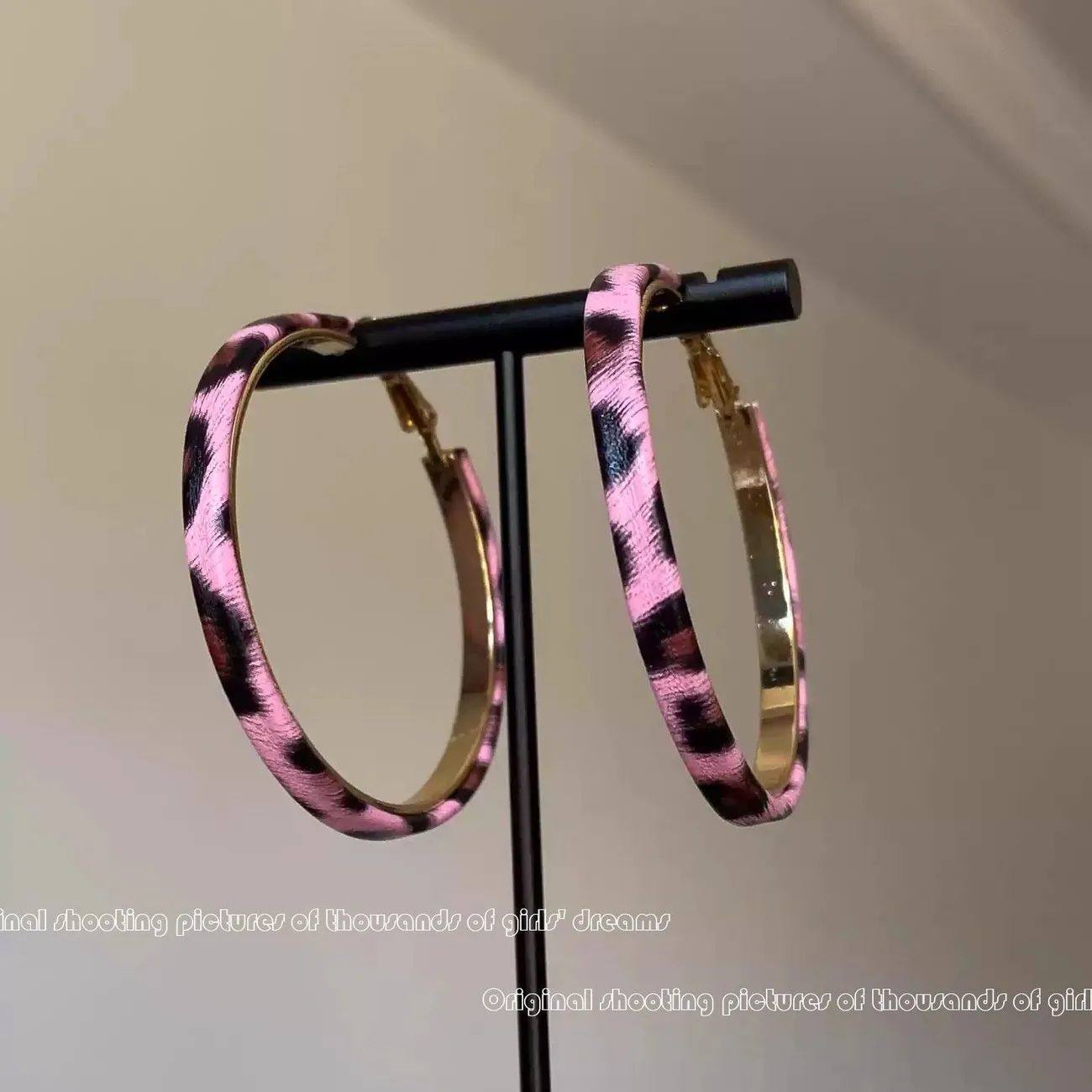 轻奢耳圈芭比粉豹纹耳圈简约时尚独特气质耳环小众设计高级感耳饰,饰品/流行首饰/时尚饰品新,耳环,淘宝优惠券,粉丝福利购,淘宝优惠卷