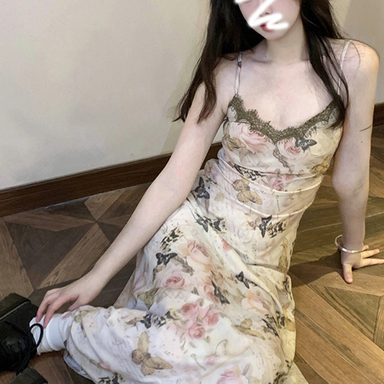 茶歇法式蕾丝碎花吊带连衣裙女夏
