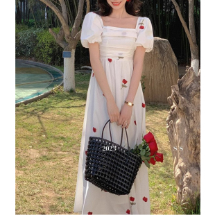 法式白色连衣裙女夏季浪漫复古穿搭大码女装海边度假风裙子高级感