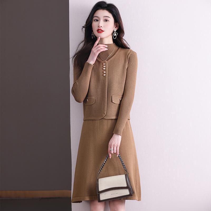 春季马甲洋装两件套女2025新款半高领打底衫洋派时尚毛衣裙套装