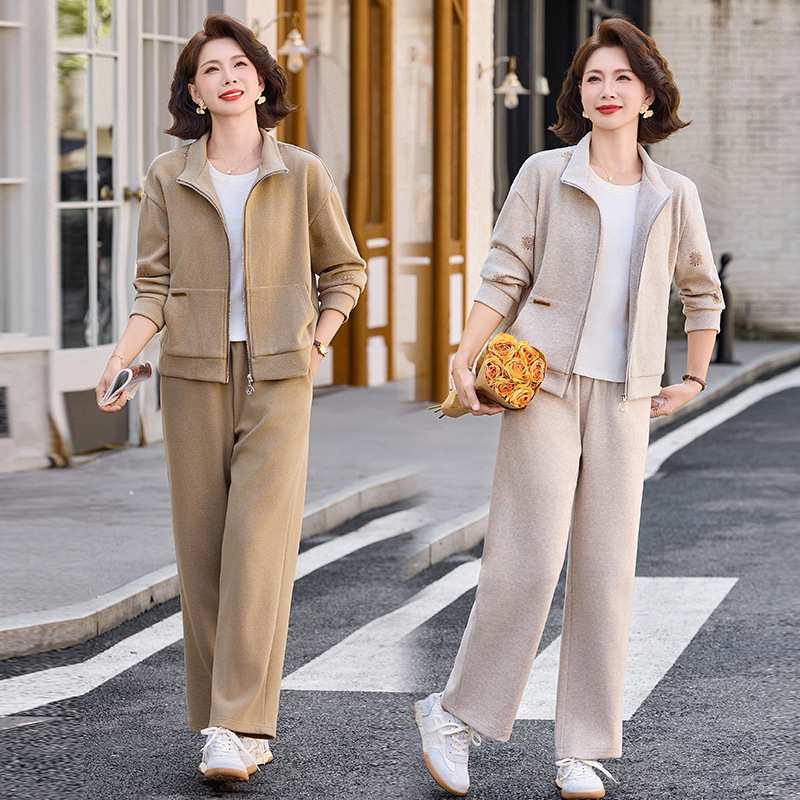 专柜品牌中老年妇女装休闲运动服妈妈2026新款秋装卫衣外套阔腿裤