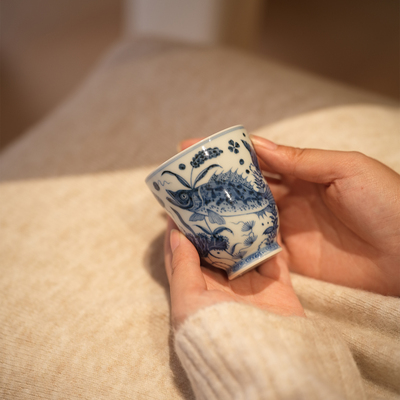 宛玉青花鱼藻纹手握杯茶杯