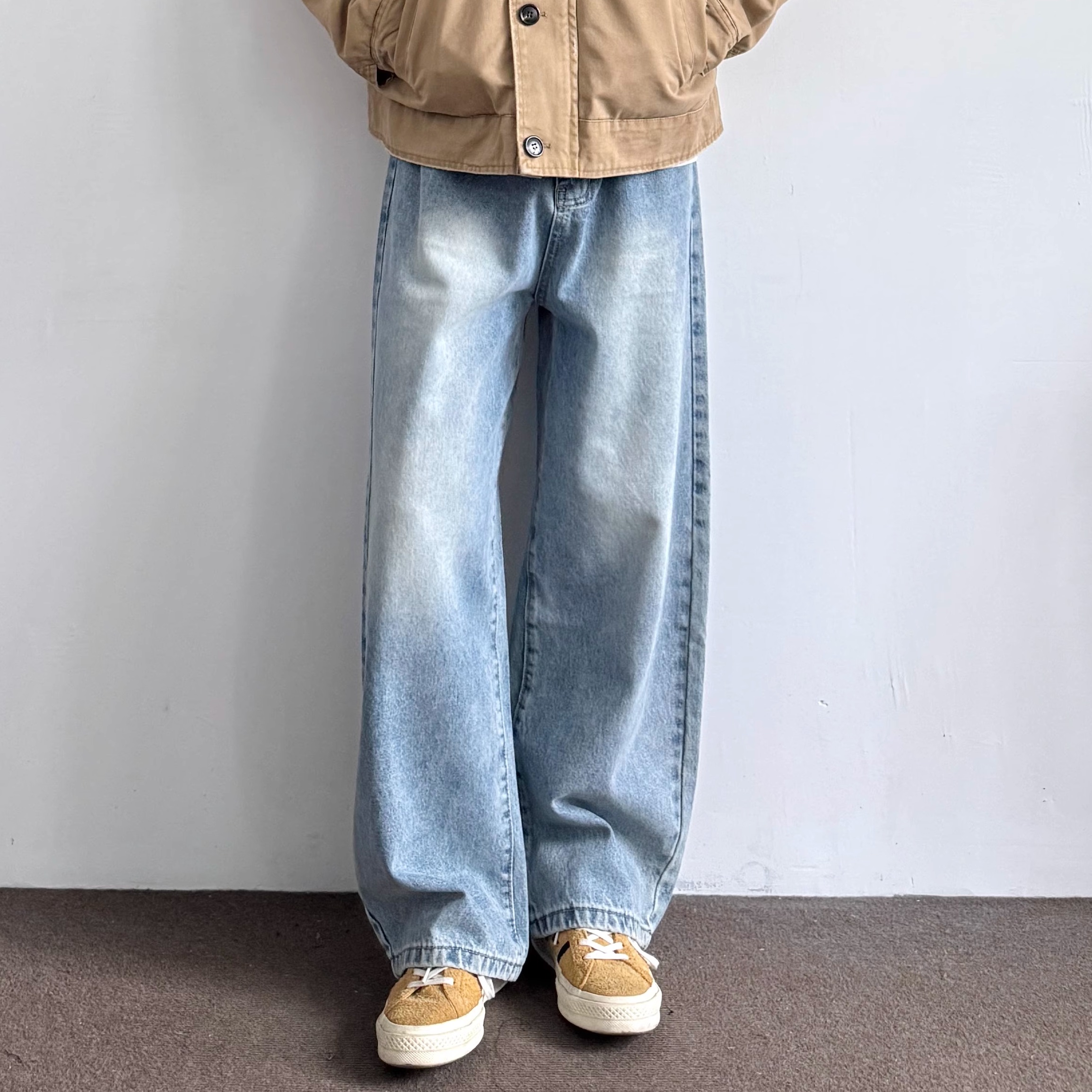 ONUN美式复古水洗磨白弯刀牛仔裤