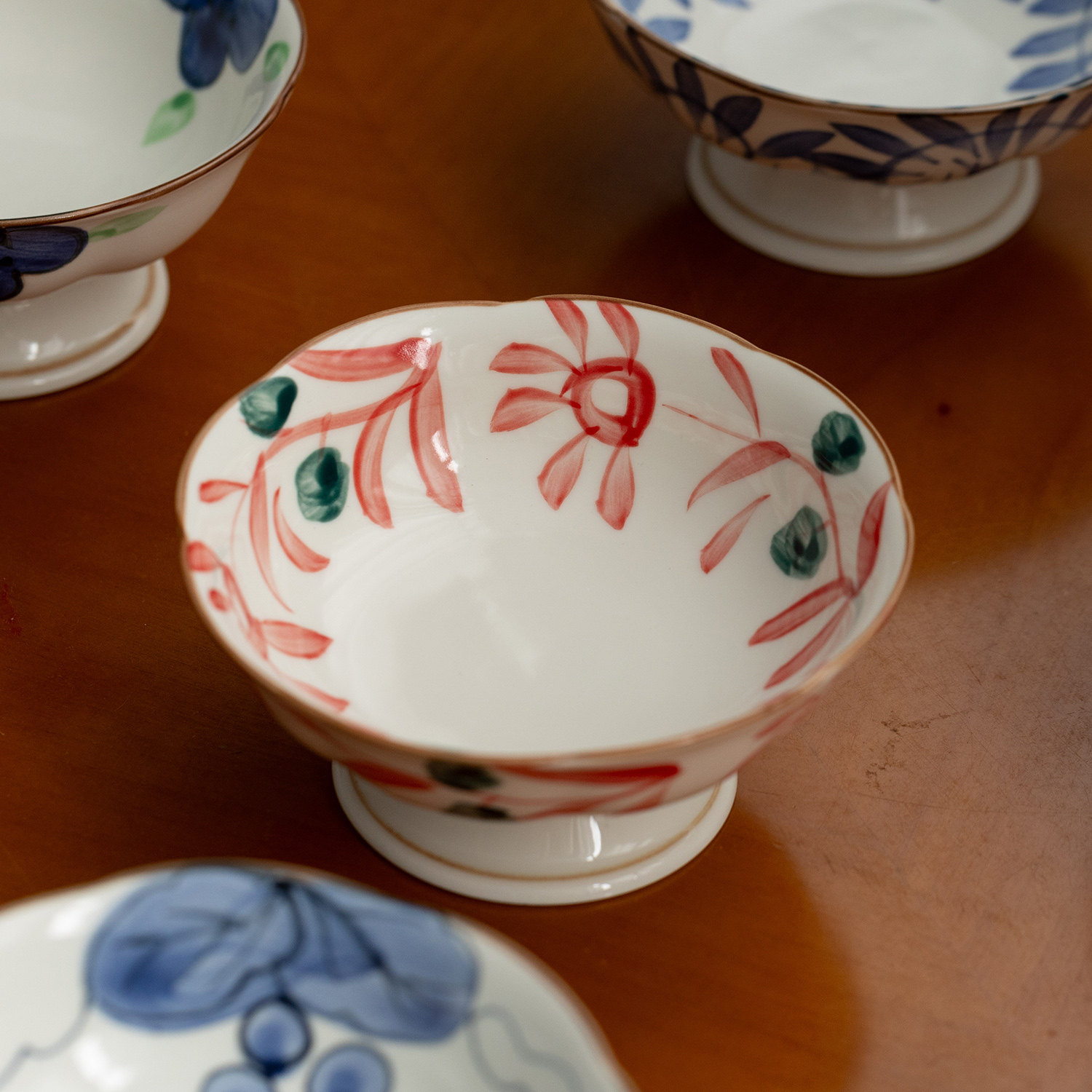 日本进口赤绘唐草陶瓷高脚盘茶点盘点心盘复古水果盘茶室干果盘子