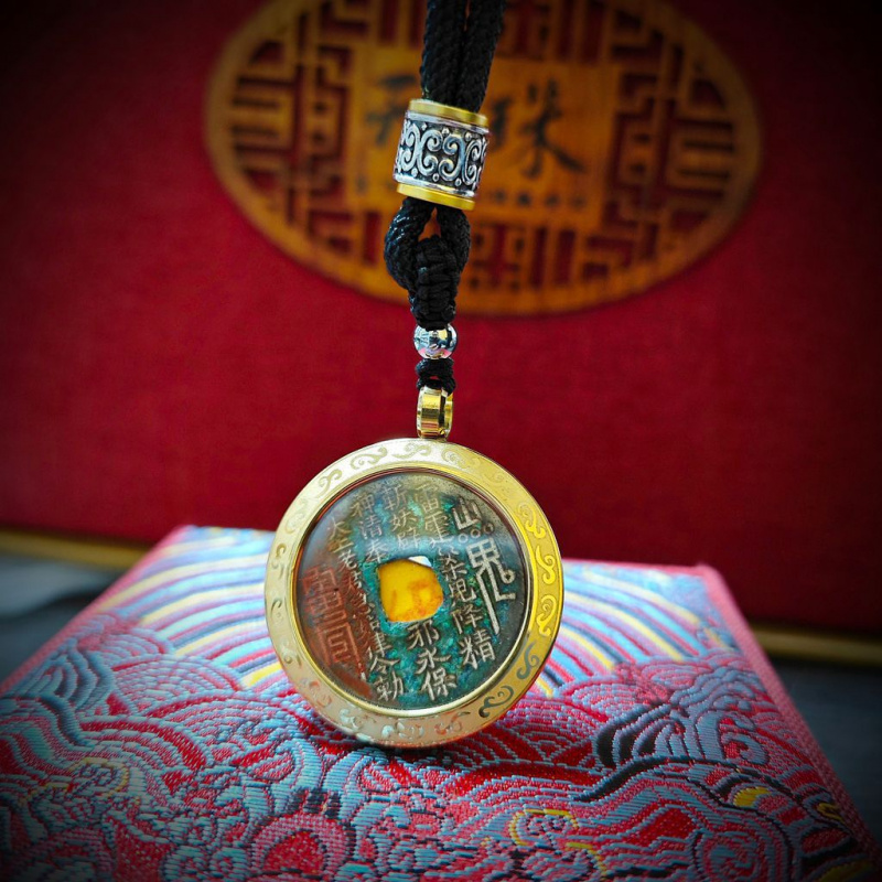 山鬼吊坠乌盒山鬼铜钱项链紫薇讳