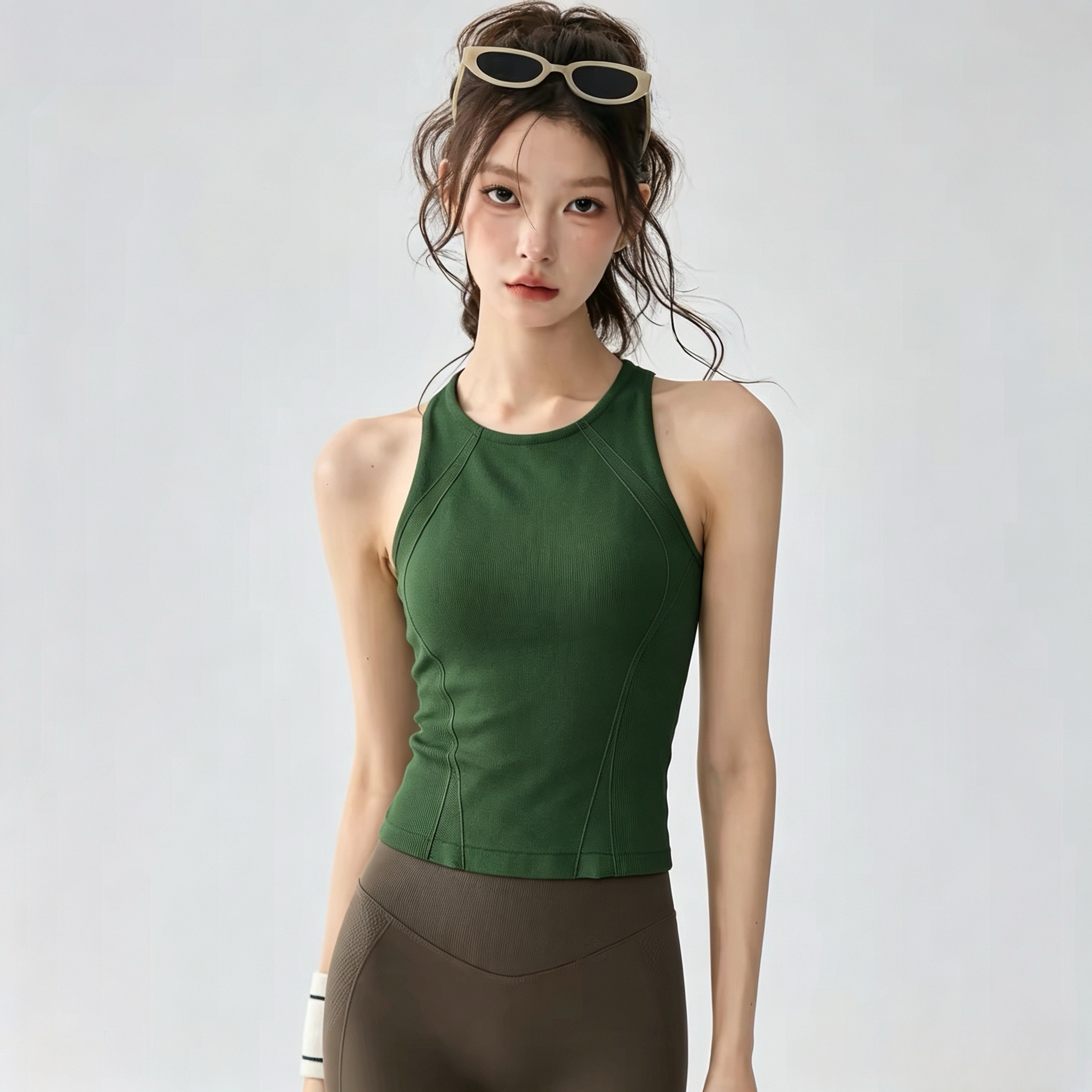 无缝一体固定杯运动背心女纯色外穿高弹收腰显瘦无袖健身瑜伽上衣