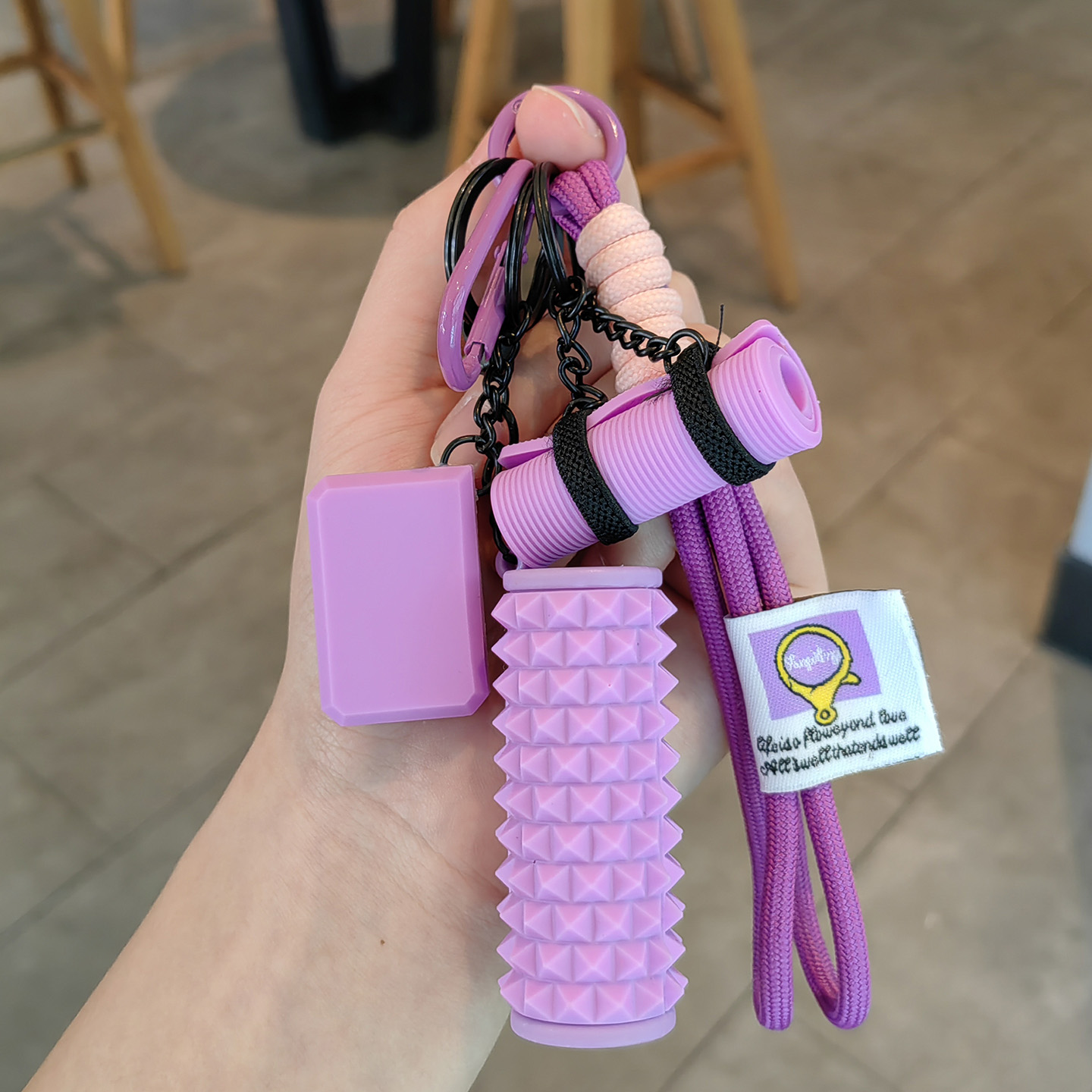 创意瑜伽柱钥匙扣挂件瑜伽垫健身挂饰书包挂绳小礼品运动背包挂件