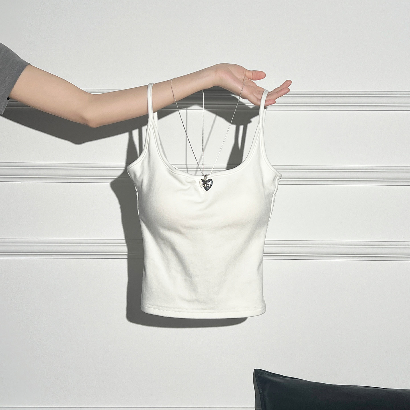 White Hollow-Out Backless Camisole with Chest Pads for Women, Autumn Style, Sexy Backless Sleeveless Slim-Fit Base Layer Top