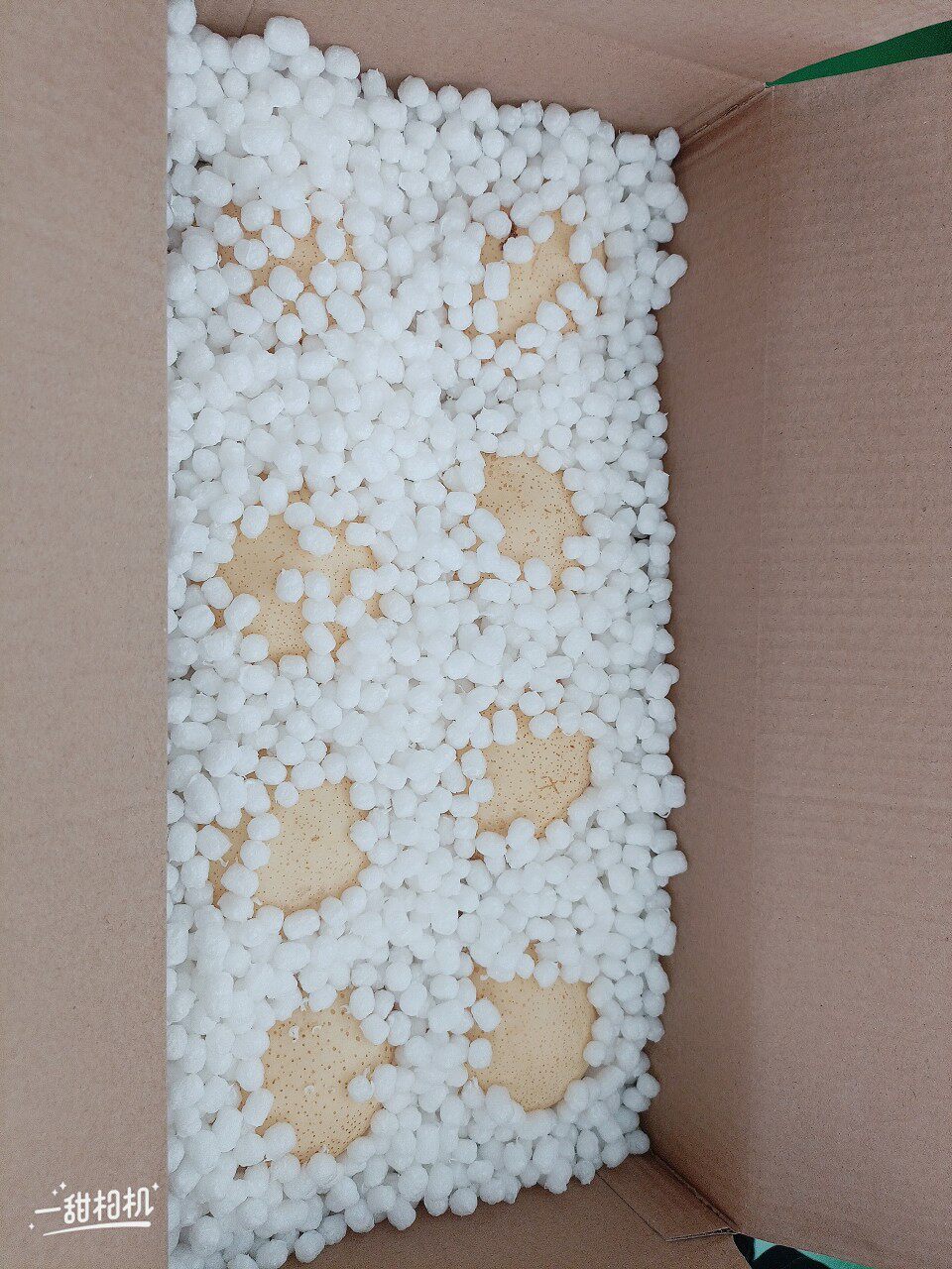 완전 분해 가능한 충진 포장 과립은 충격 방지 포장 상자 화장품 저탄소 친환경 전분 과립을 표현합니다