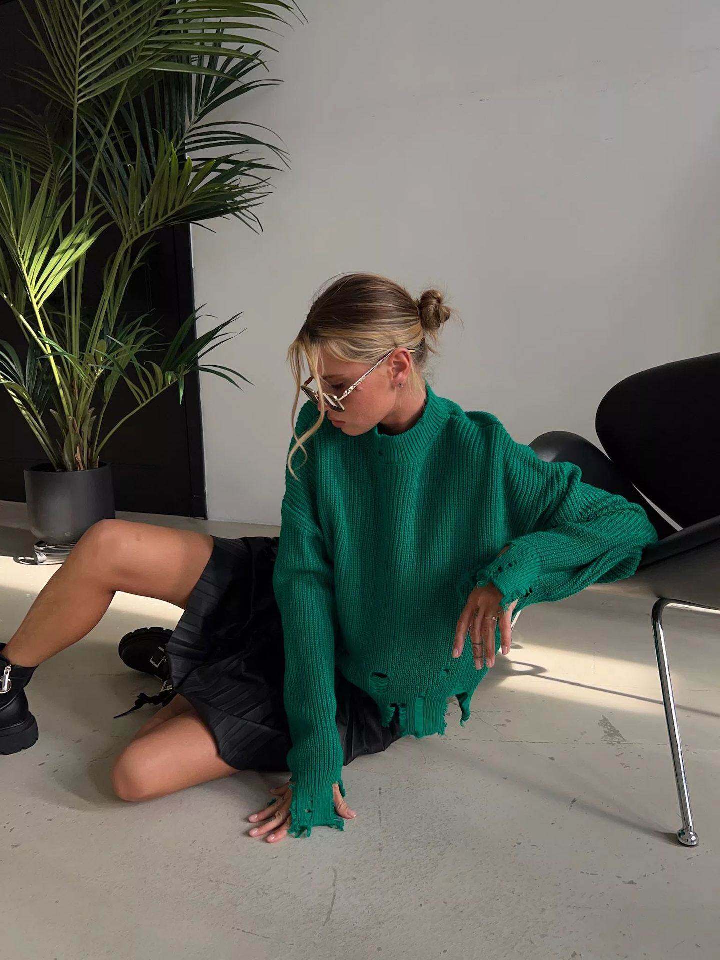 Round neck long sleeved sweater worn-out knitwear sweater