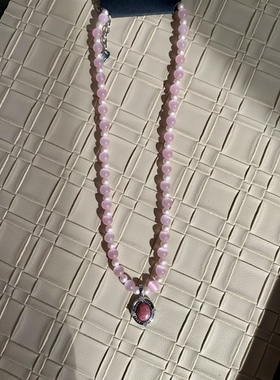 在逃公主甜美仿粉水晶猫咪吊坠珍珠项链气质高级感配裙子锁骨链夏