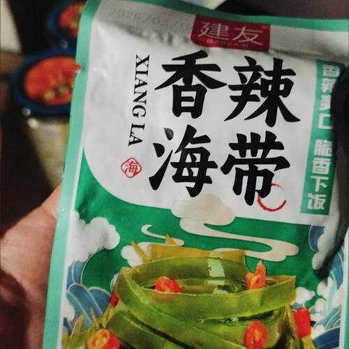 建友30克香辣海带小包装即食零食下饭菜下酒菜香辣海带丝整箱批发