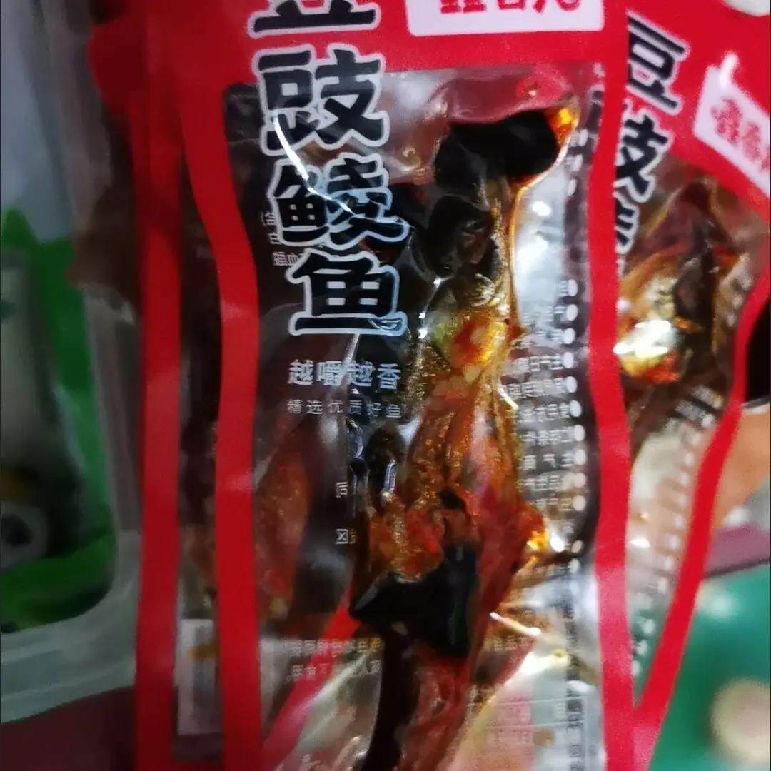 新日期鑫香龙香辣手撕鲮鱼豆豉味小鱼干湖南特产零食追剧开袋即食
