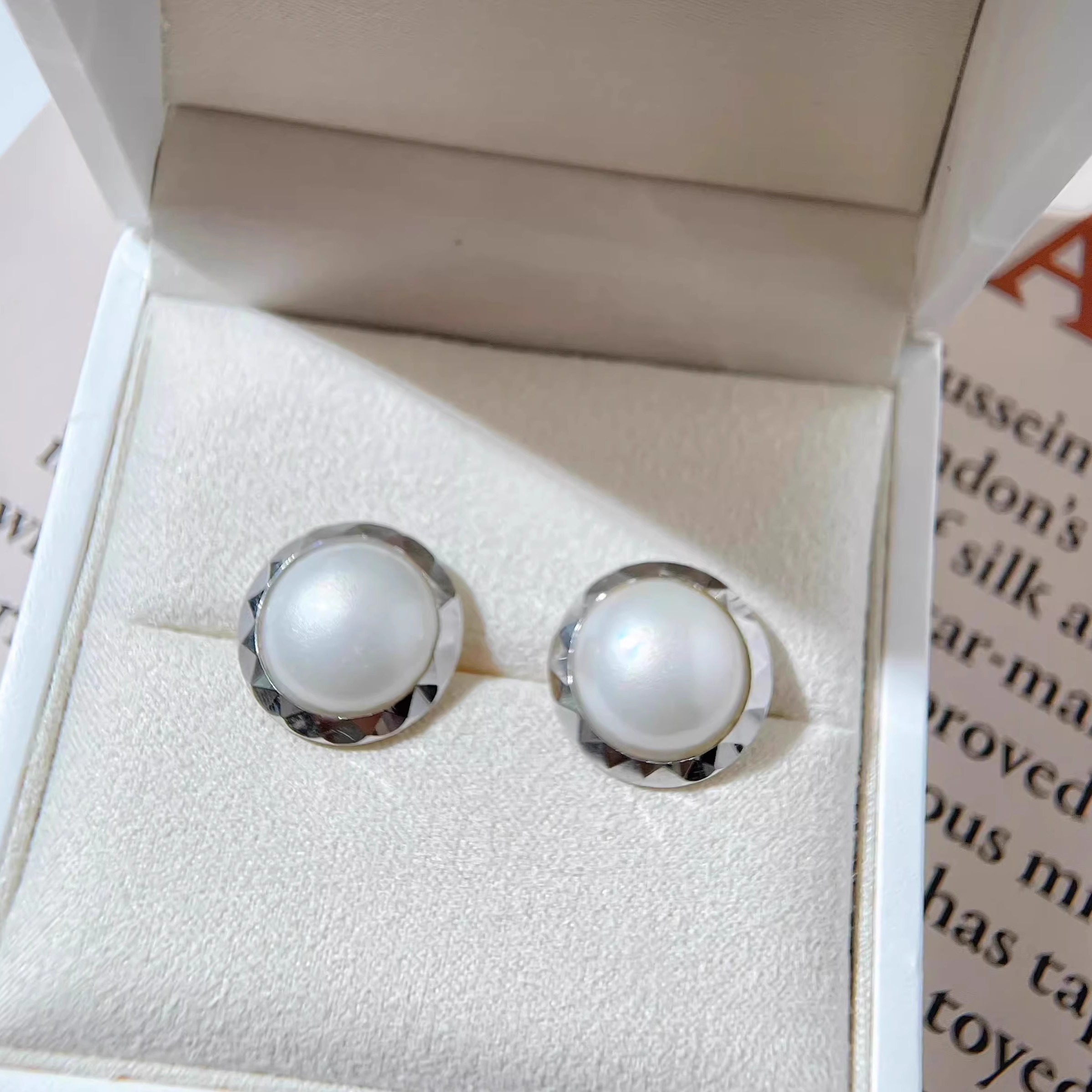 切面设计海水马贝纯银耳钉