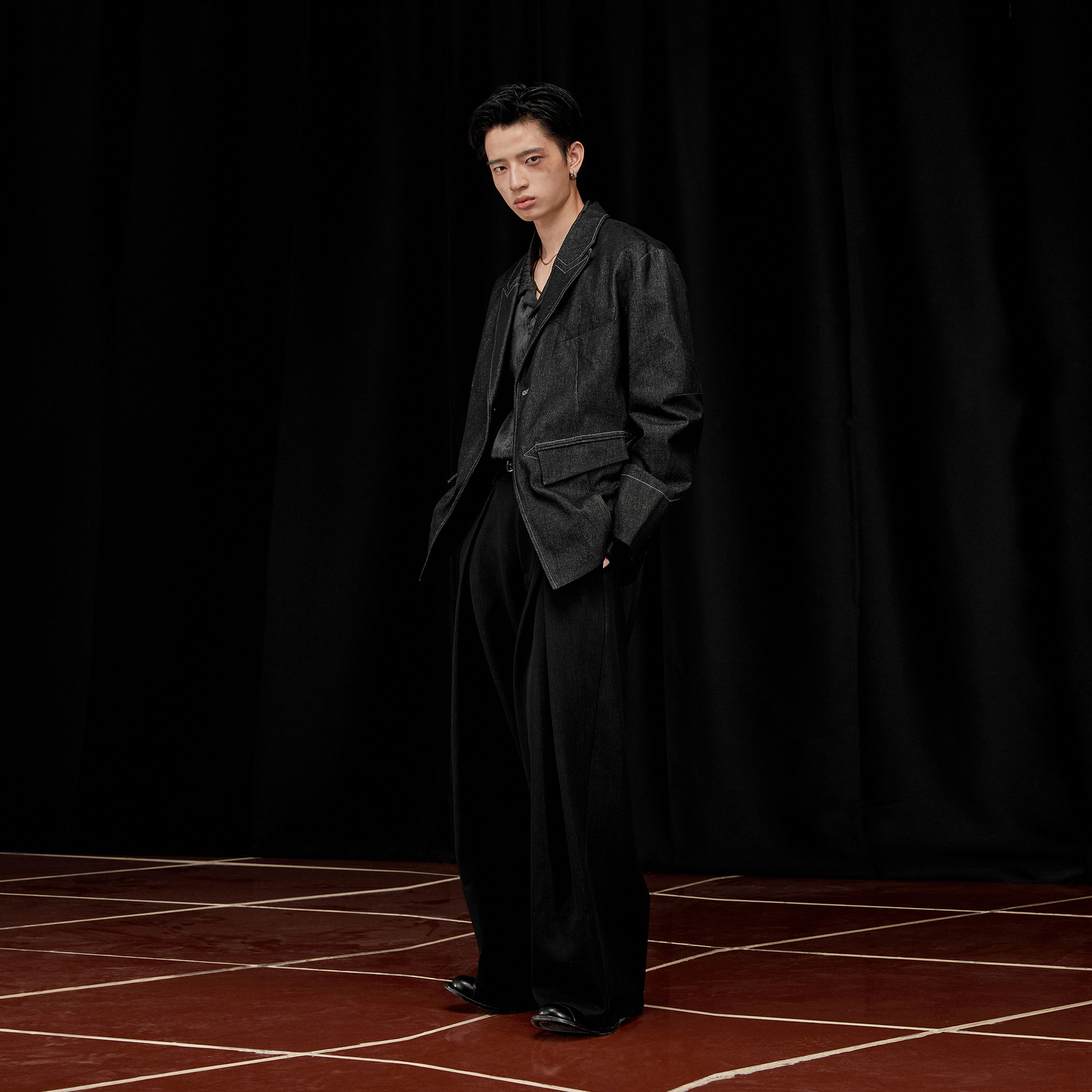 芸蚁「恶霸」垫肩竹节纹丝光肌理弯刀袖明线戗驳领牛仔西装_侠,男装,休闲西服,淘宝优惠券,粉丝福利购,淘宝优惠卷