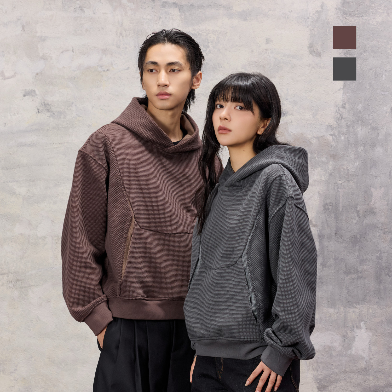 芸蚁〔回春丹〕破骨刀形异料撞色拼接粗感华夫格错落领卫衣