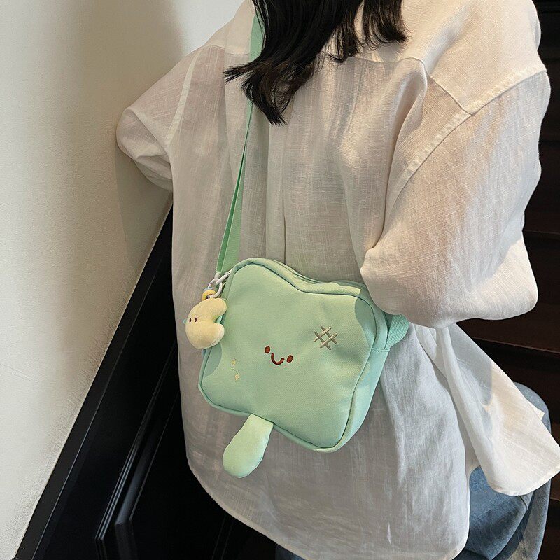 儿童可爱卡通四叶草帆布小包包女2025新款轻便学生少女斜挎单肩包