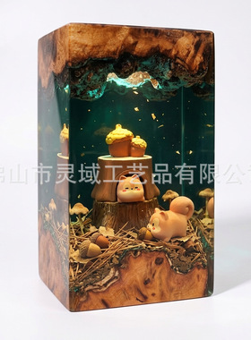 森系童话树洞小松鼠环氧夜灯墨绿