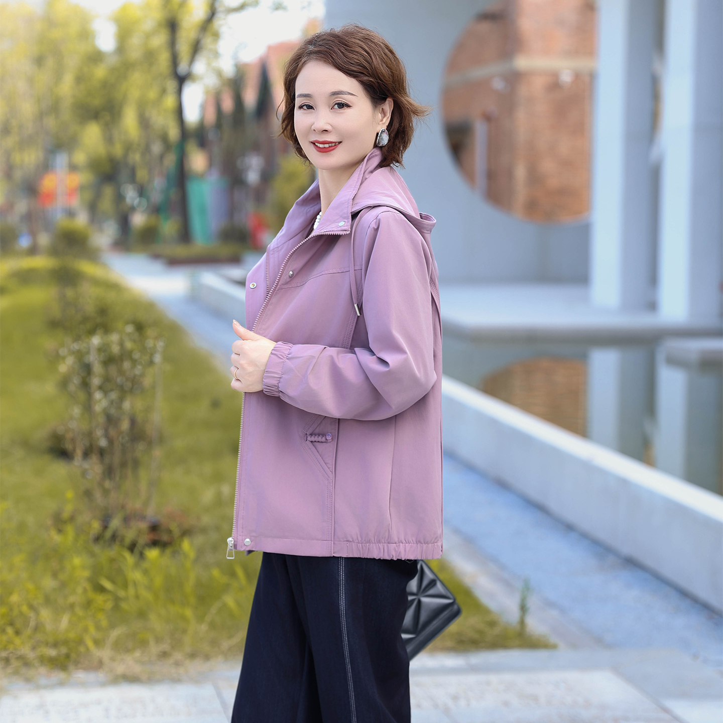 罗蒙妈妈装秋季2025新款外套女中老年女装可拆卸帽子宽松洋气上衣