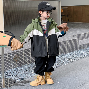 男童冬装外套2026新款儿童冲锋衣秋冬季夹棉男孩加厚连帽炸街上衣