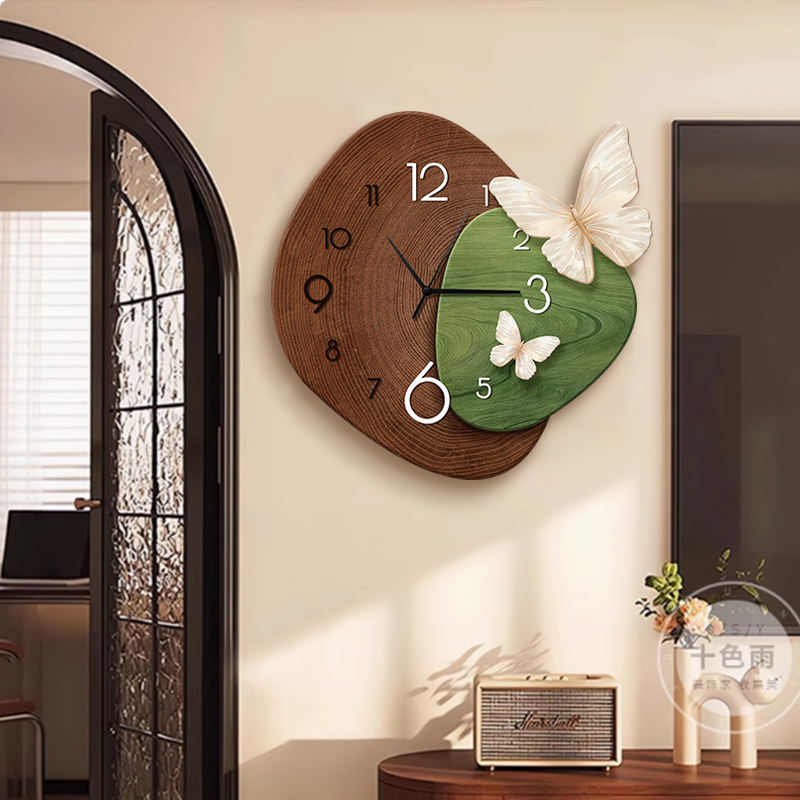 中古风客厅钟表装饰画复古蝴蝶电视背景墙挂钟感绿色静音时钟