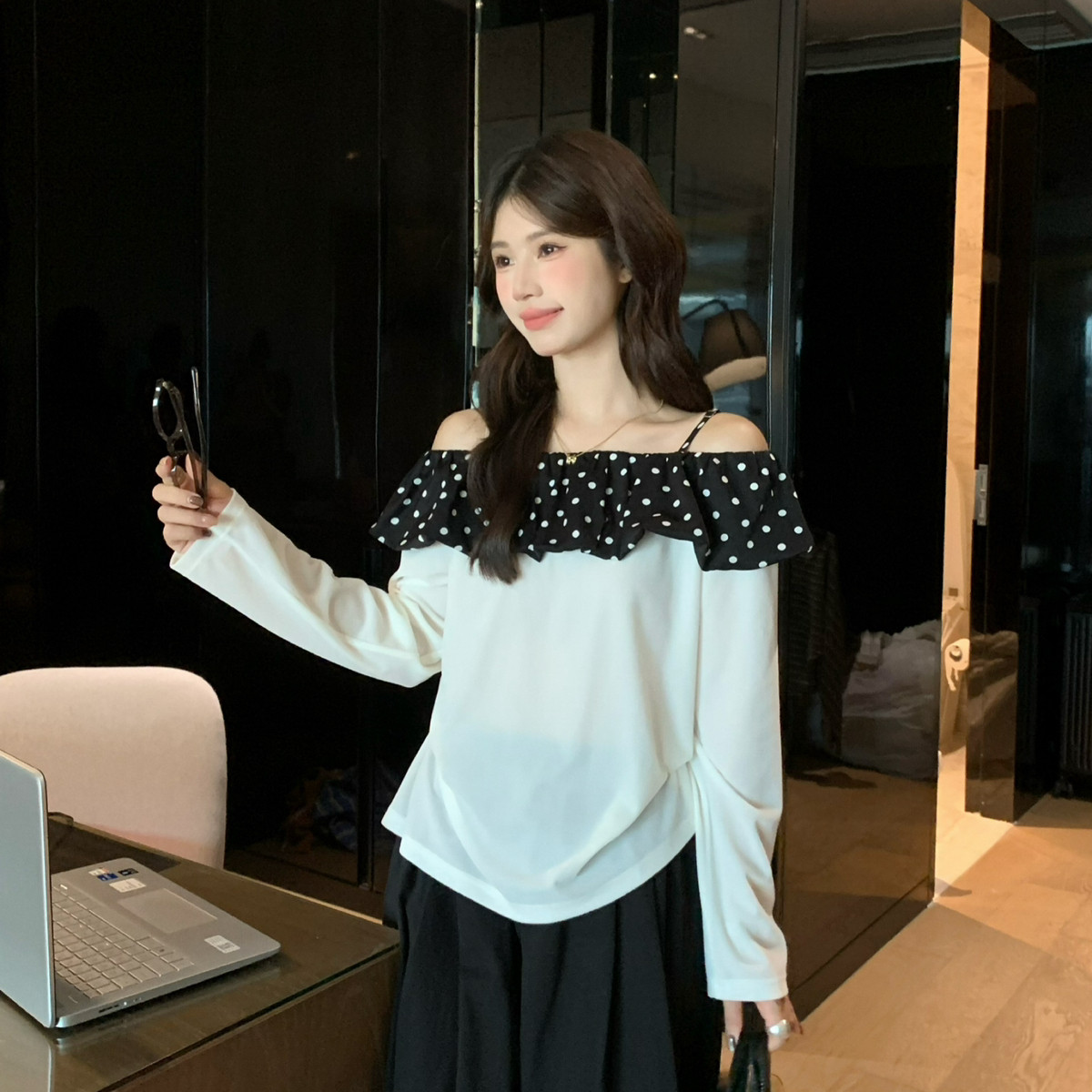 SUSAN-法式甜酷碰撞韩系波点荷叶边一字肩丝绒拼接气质小衫FC617