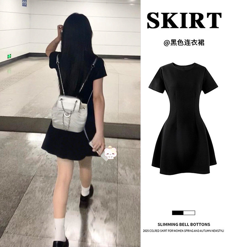 黑色正肩有袖连衣裙女夏日短款绝美赫本风小黑裙子收腰a字掐腰裙